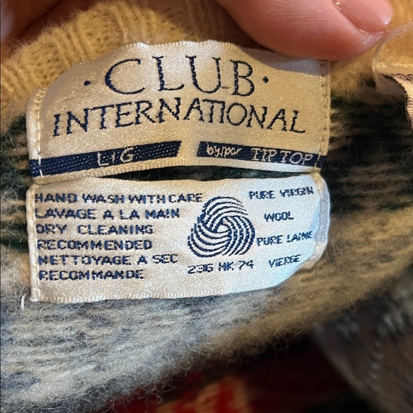 Men’s Multicolor Patterned Sweater - Picture 7 of 8